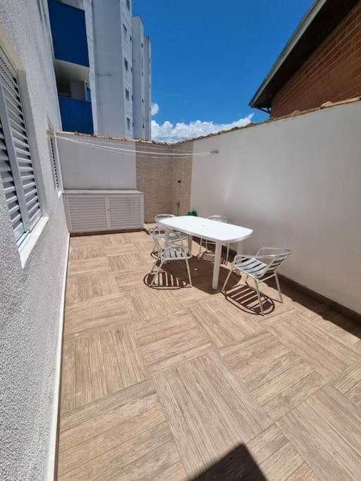Com Piscina Em *